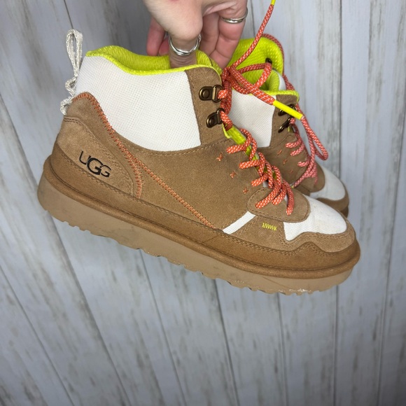 UGG Highland Tan and Cream 10 - Picture 3 of 8